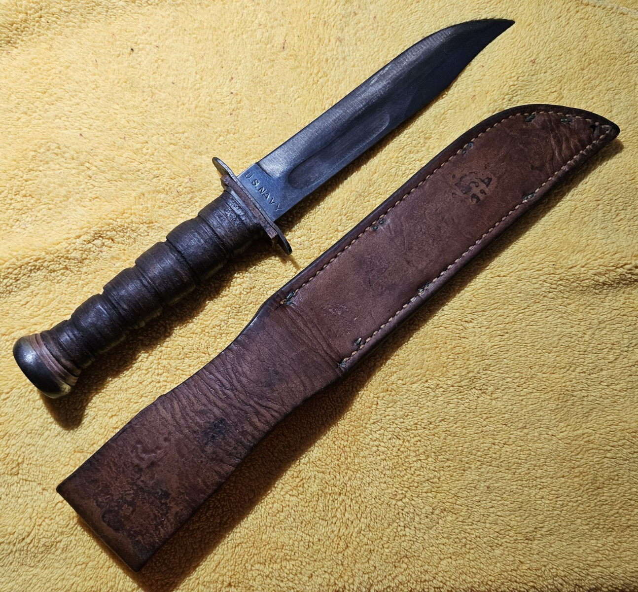 WW II US Navy Pal RH-37 Red Spacer 7" Blade & Leather Sheath. FREE SHIP.