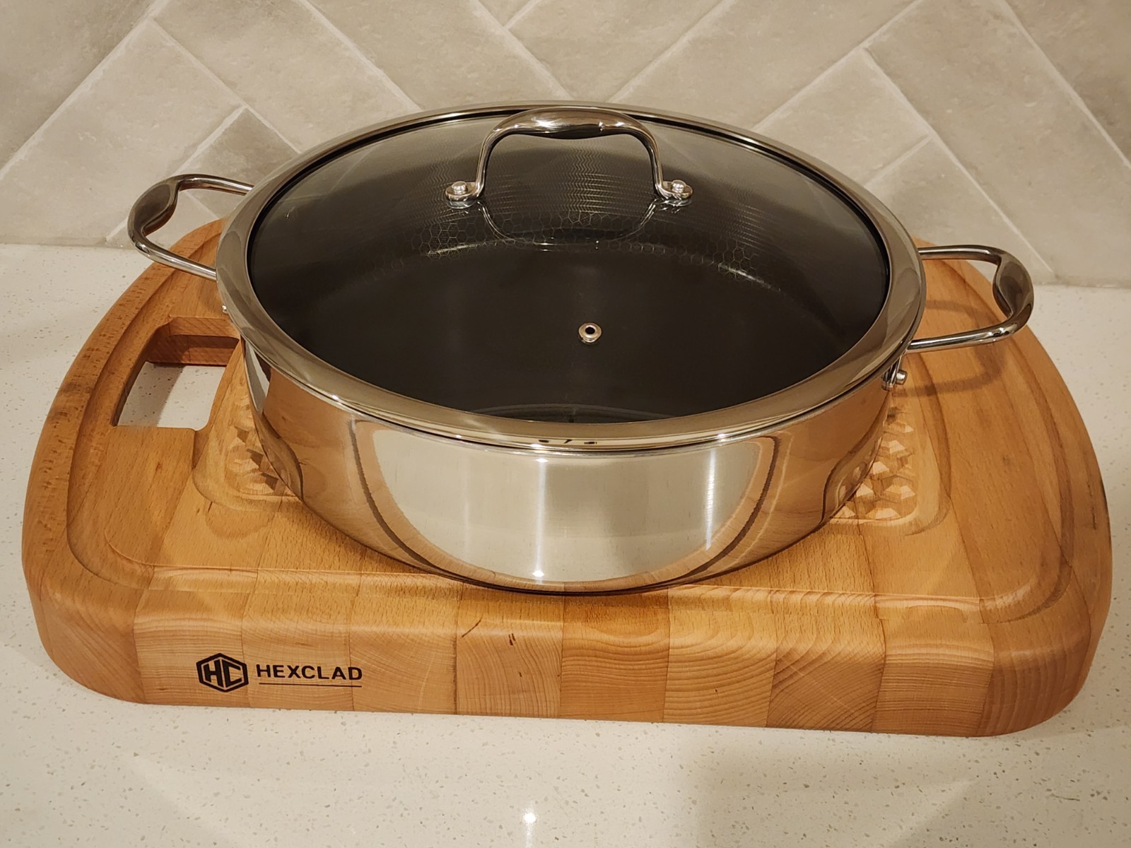 HexClad Hybrid 7-Quart Sauté Pan / Chicken Fryer w/Tempered Glass Lid BRAND NEW!