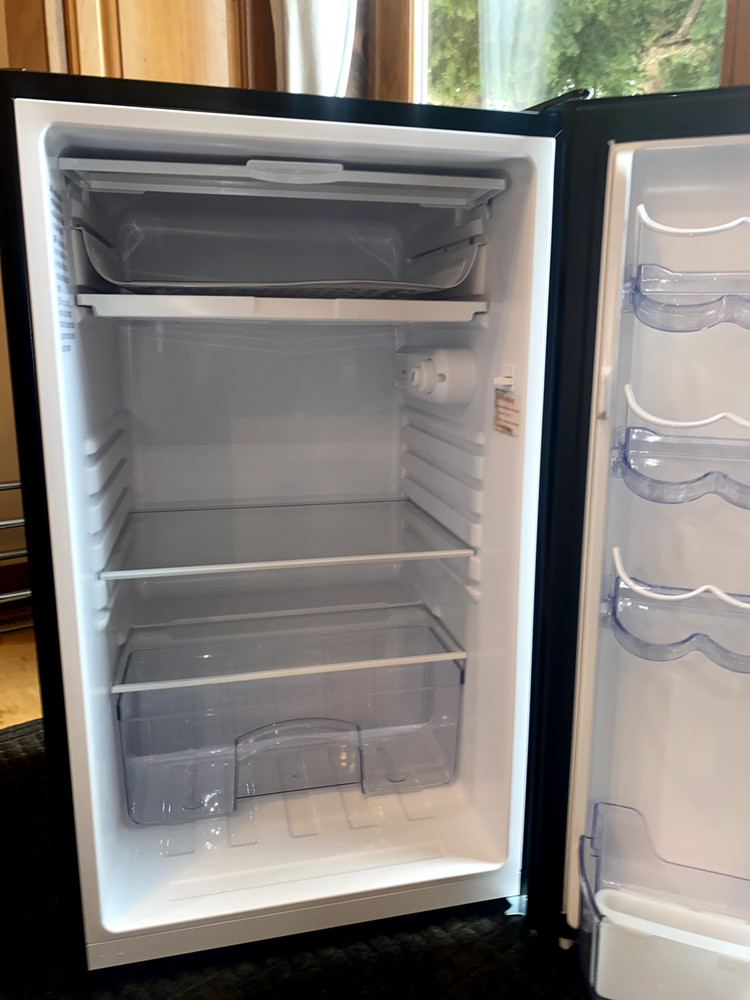 hOmeLabs Compact 3.0 Cu Ft Freestanding Locking Mini Freezer