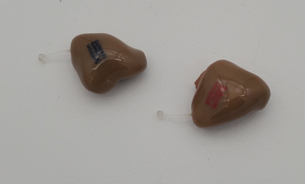 Unitron Hearing Aid ITE  In The Ear Pair- Untested