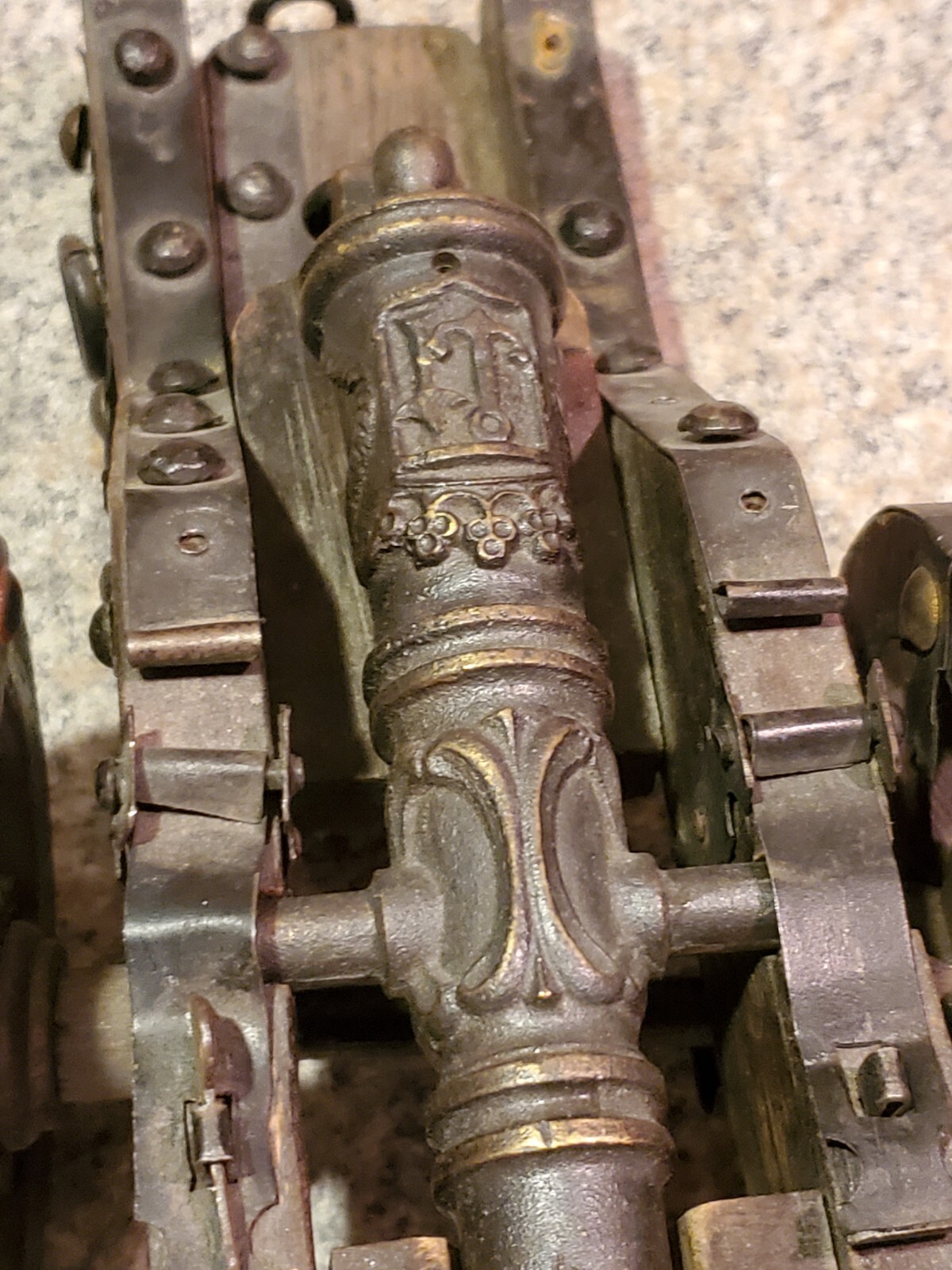 Model of a Spanish Field cannon, circa 16th century Replica Metal And Wood (Z6)