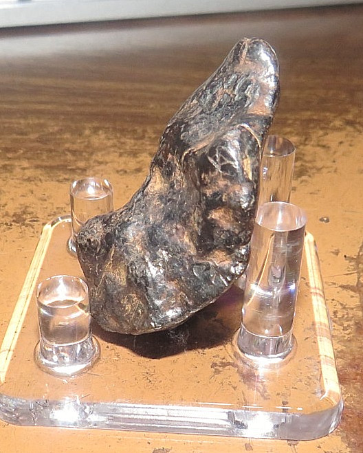 86 Gm . CANYON DIABLO IRON METEORITE AAA GRADE ARIZONA STAND METEORITE CRATER