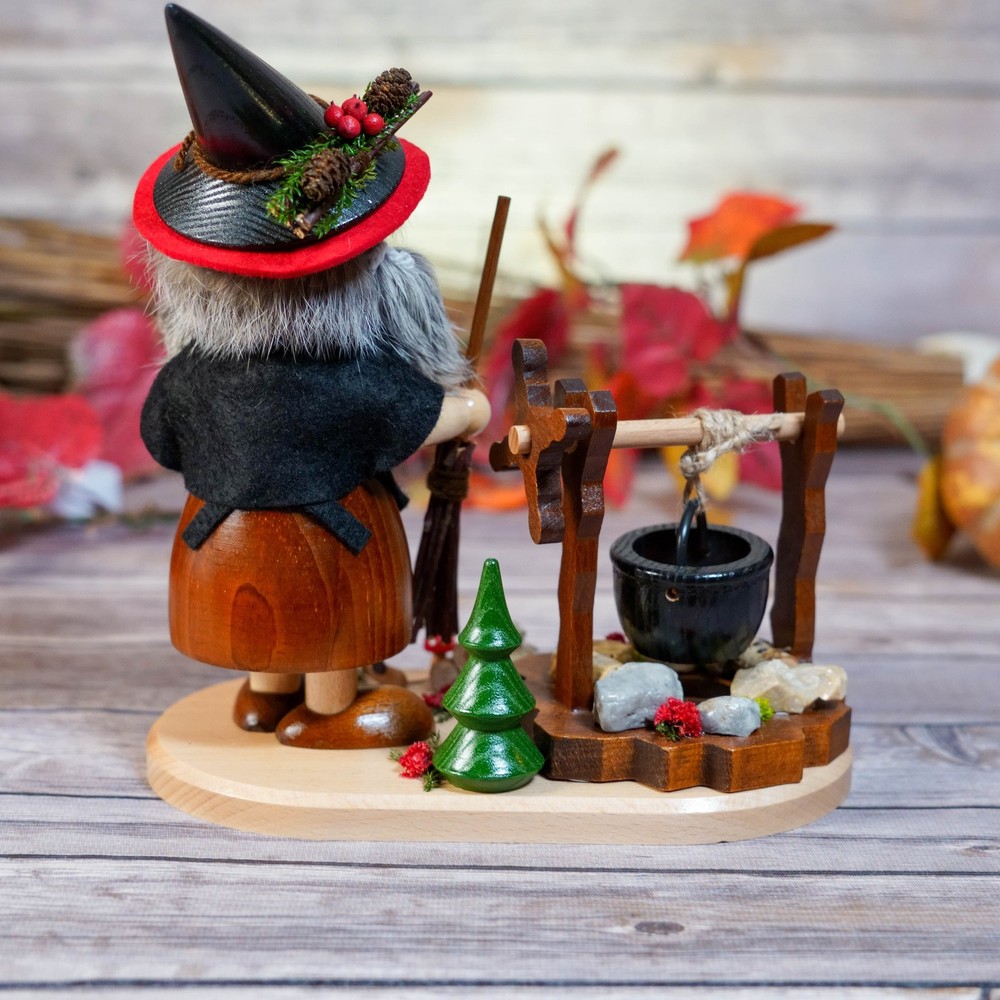 Smoker - Witch with Cauldron