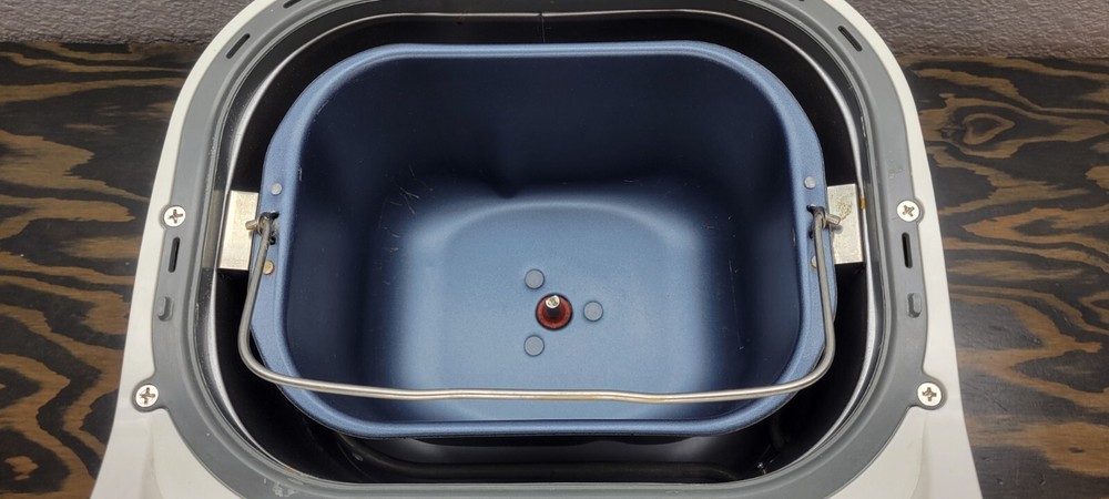 Oster Bread Maker Express Bake 2 lb Loaf Type BM-1 Model CKSTBRTW20 no paddle