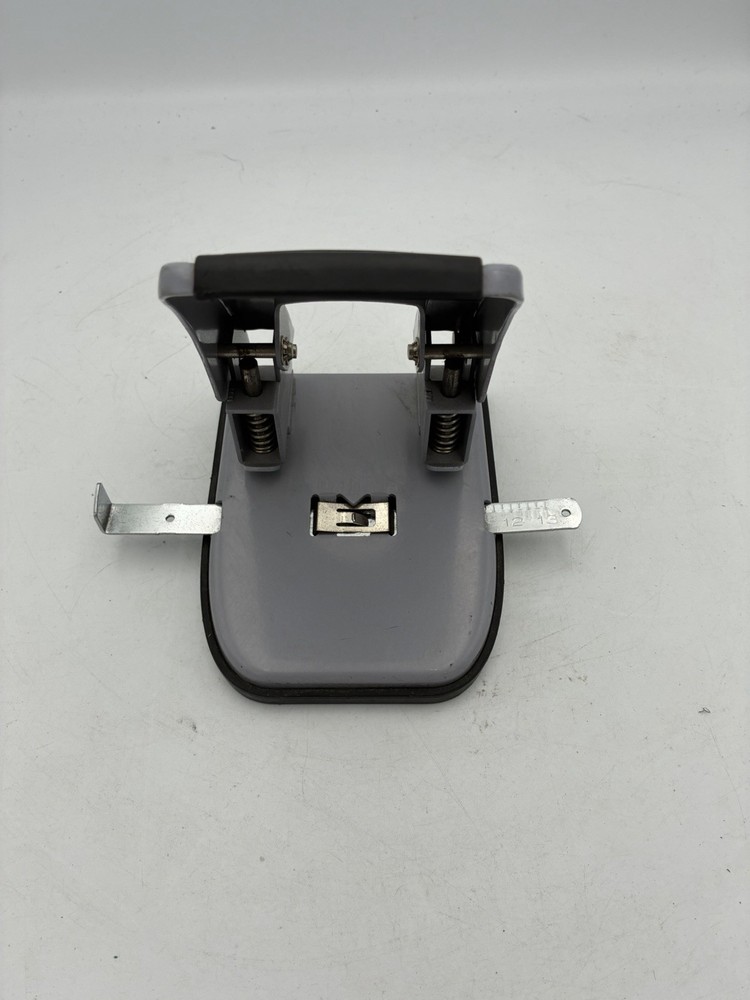 Heavy-Duty 2 Hole Punch 20 Sheets