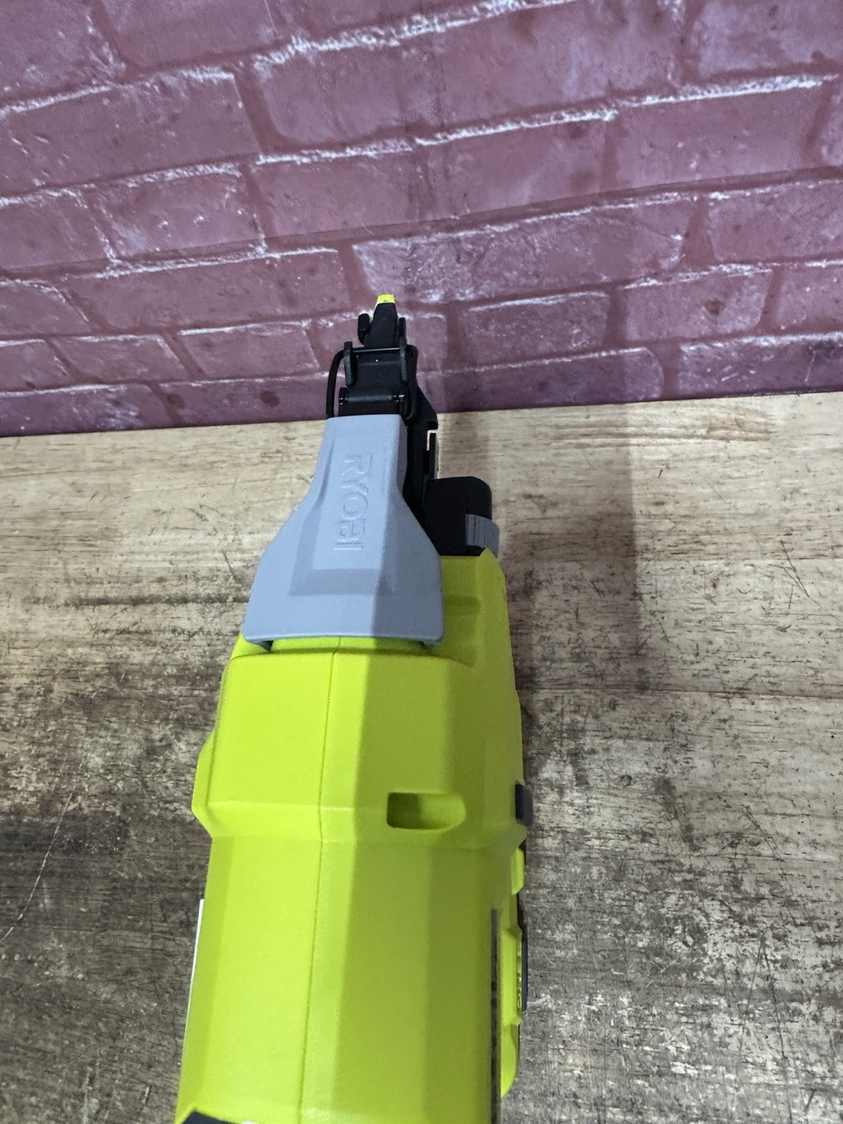 RYOBI ONE+ 18V 18-Gauge Cordless AirStrike Brad Nailer P321 (Tool Only) Used