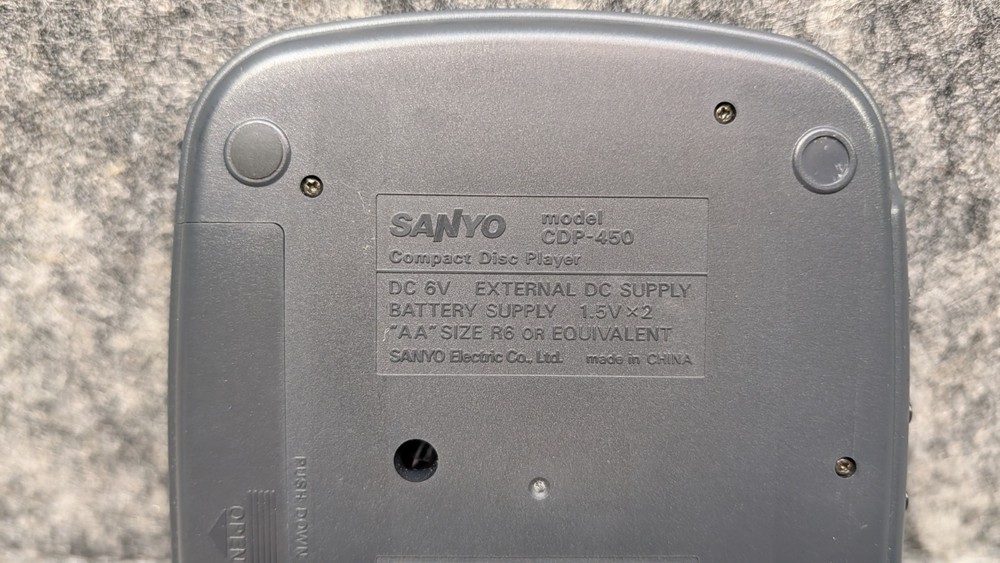 Sanyo CDP-450 Digital Audio Compact Disc Player CD Discman Bundle