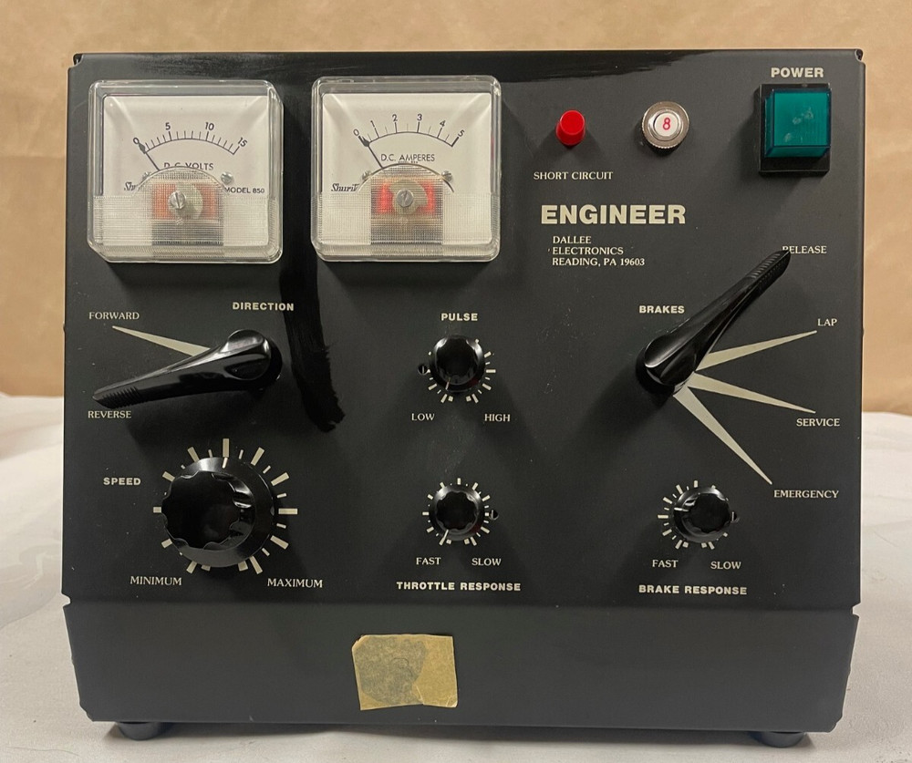 Dallee Electronics Model Railroad Power Supply - ENGINEER THROTTLE - Model 850