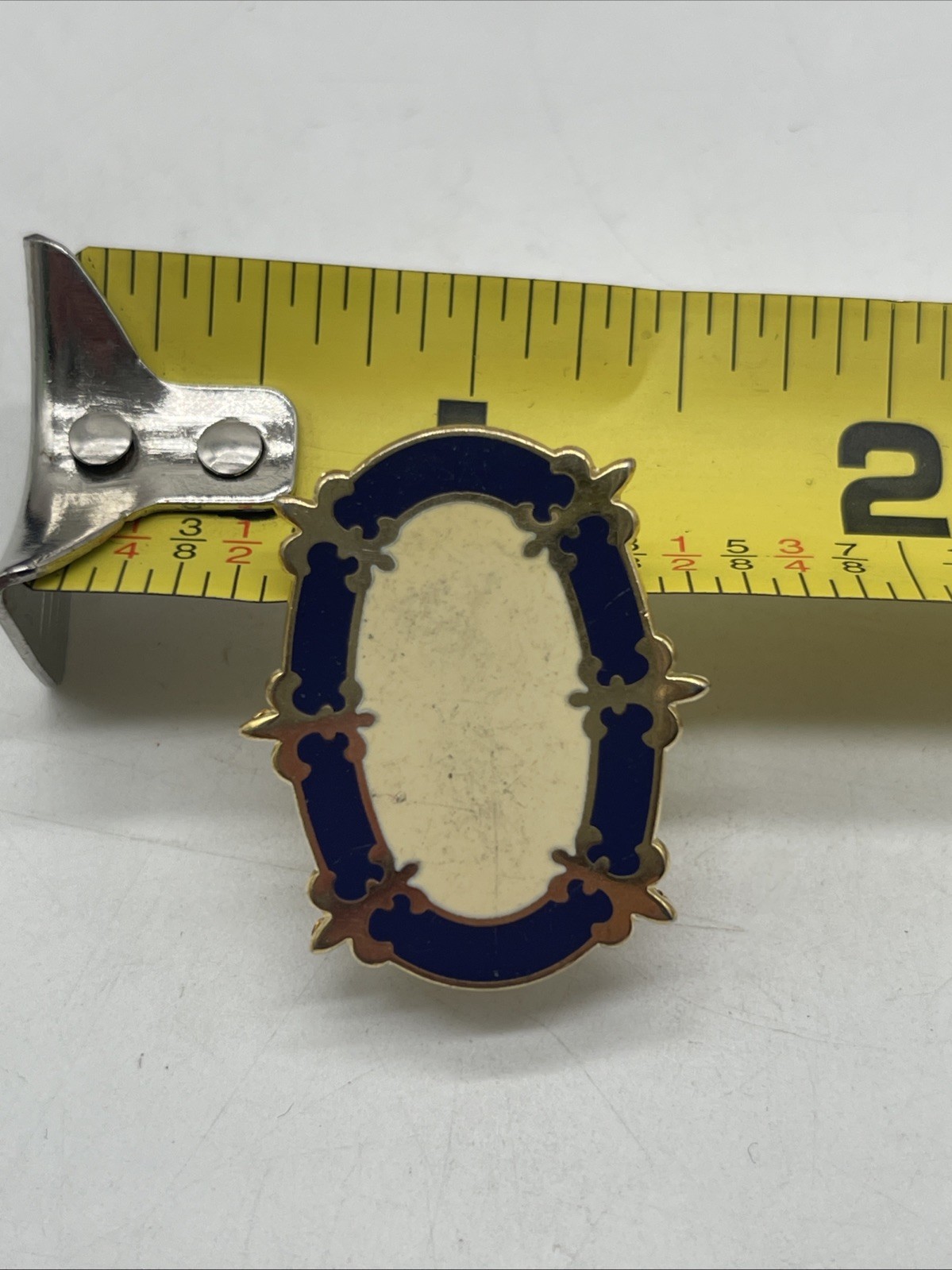 U.S. Military Army 2nd Military Police Company Pin DUI DI Blue White