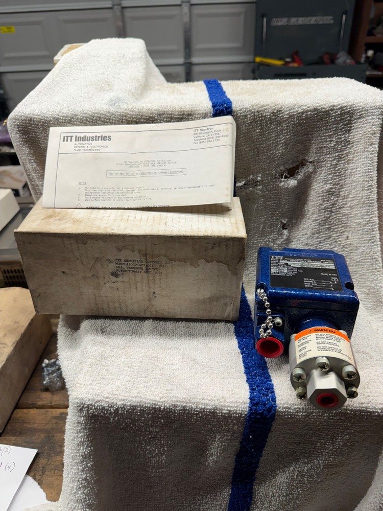 NIB ITT NEO-DYN ADJUSTABLE PRESSURE SWITCH 100P14C3 36-300 PSIG ADJUSTABLE RANGE