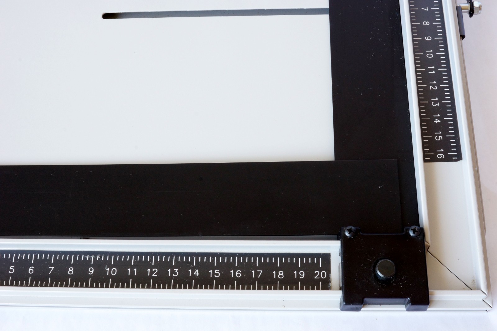 Beseler Universal 20 - 16x20 - 4 Blade Enlarging Easel Barely Used Good Working