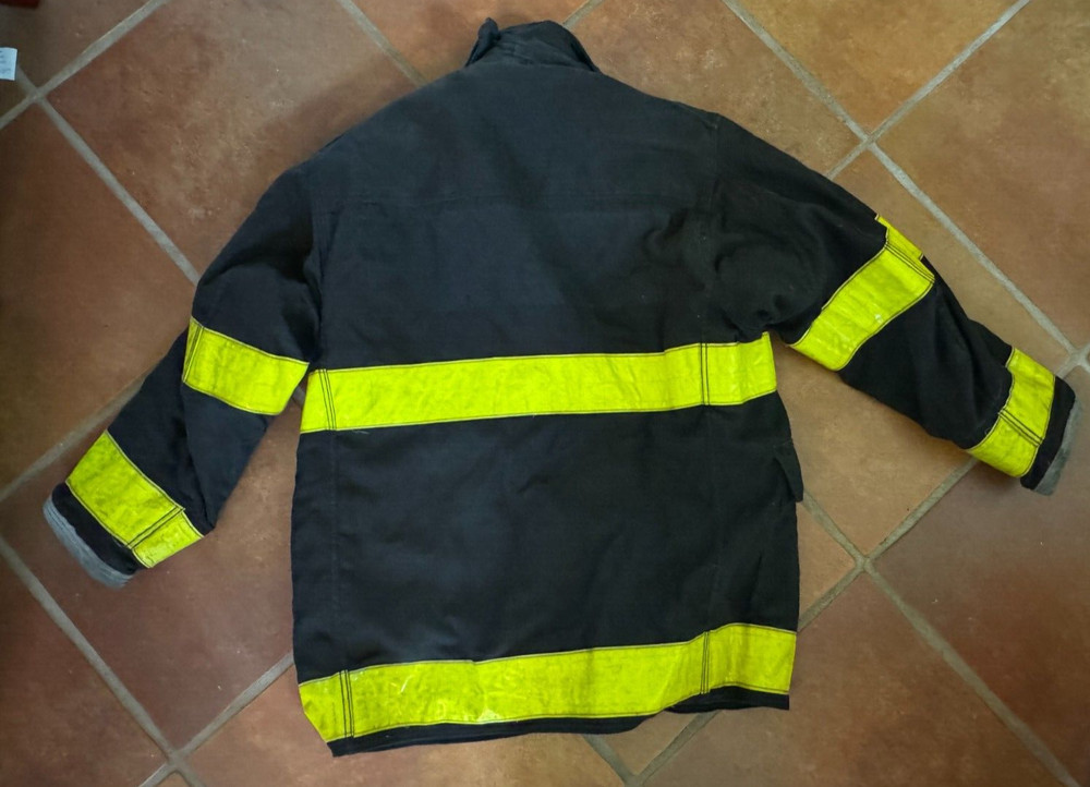 FIREMANS JACKET GLOBE BRAND 25x34" - FIRE ENGINE / FIGHTER RESCUE 911
