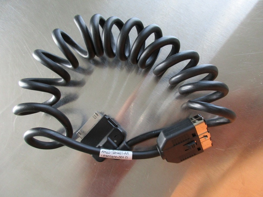 RANGE ROVER iPhone iPod Audio Link Interface Cable LR4 LAND ROVER AH22-19H461-AA