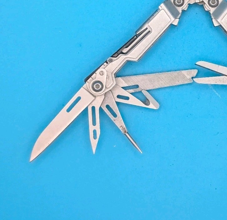 SOG PowerPint Tool Compact Lightweight Silver Multi-Tool!