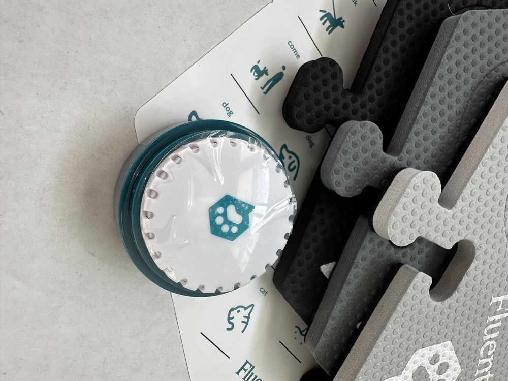 FluentPet Speak Up Get Started Kit – 6 Buttons + 3 HexTiles – Used