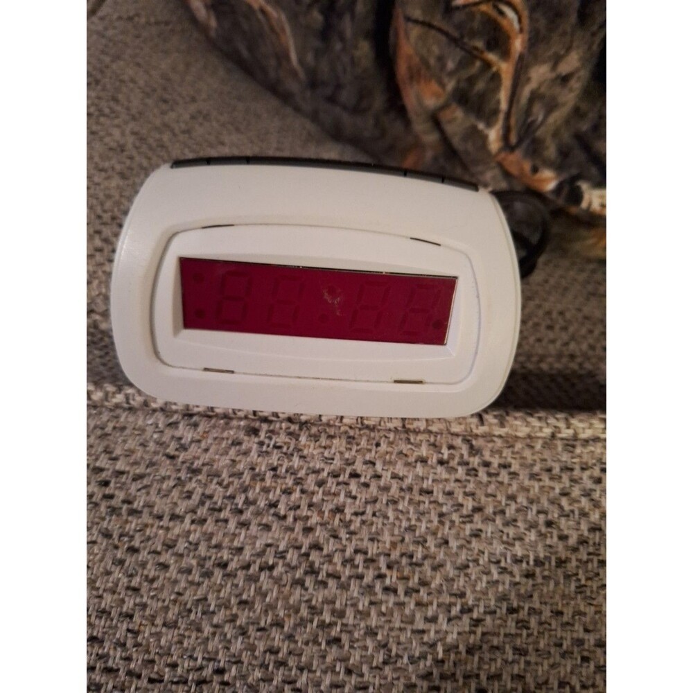 Sharp SPC085 Digital Alarm Clock Battery Backup White. Tested Works