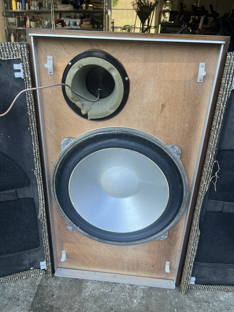 leak sandwich speakers