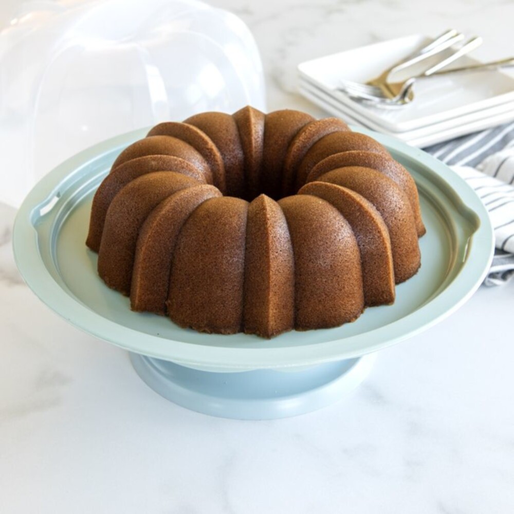 Nordic Ware Baker's Basics Bundt Cake Stand with Locking Lid