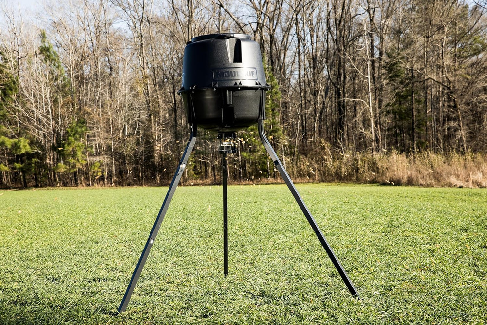 Deer Feeder Standard - 30-Gallon - Quick-Lock Hopper Black