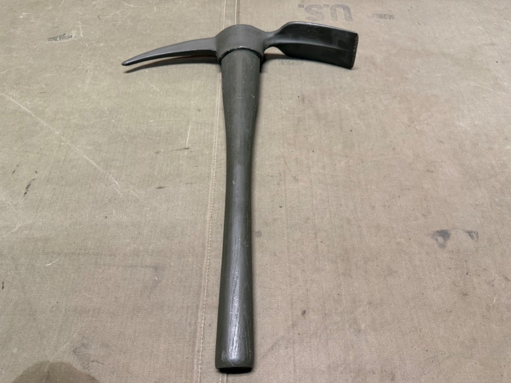 ORIGINAL WWI WWII US ARMY M1910 PICK AXE MATTOCK- "US" stamped, DATED 1944