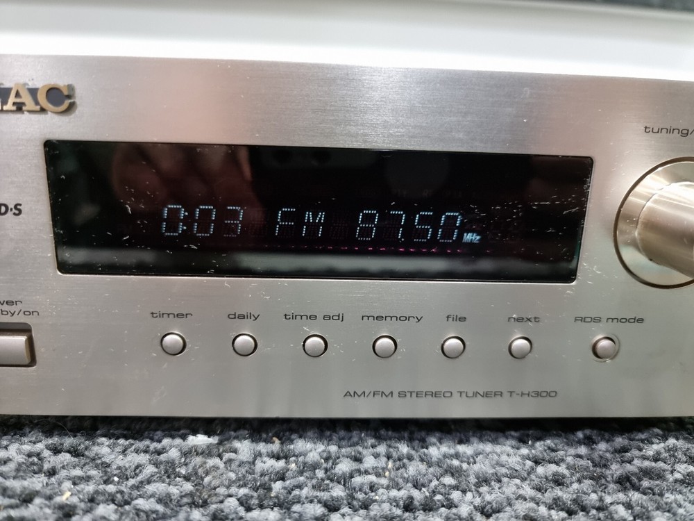 H1761 TEAC T-H300 AM/FM Stereo Tuner - Stack System - RDS - Tested