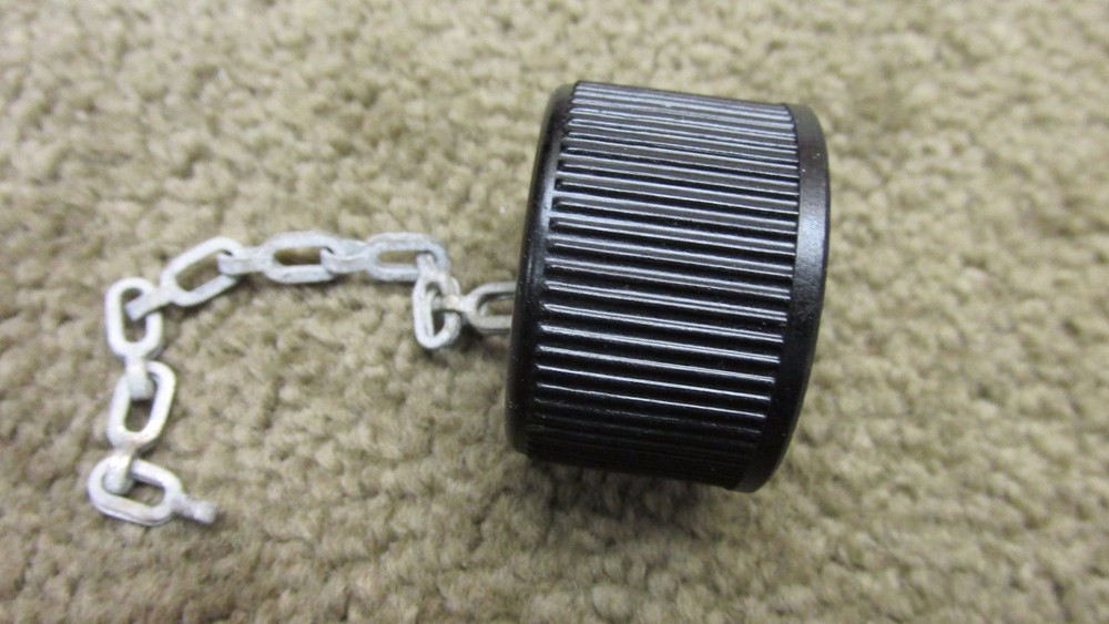 US WW2 CANTEEN LID WITH CORK POST WAR REPLACEMENT CAP