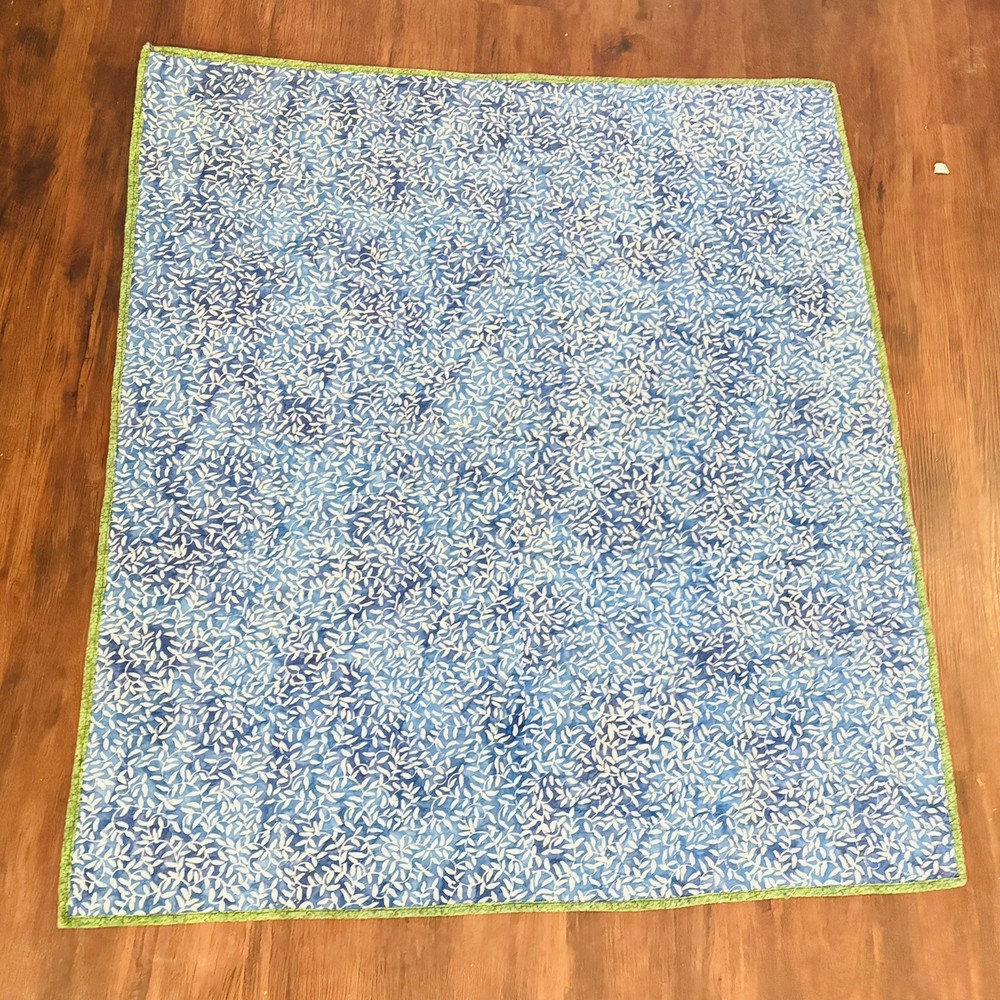 Machine Quilted Moose Lightweight Quilt With Blue Patterned Backing-
