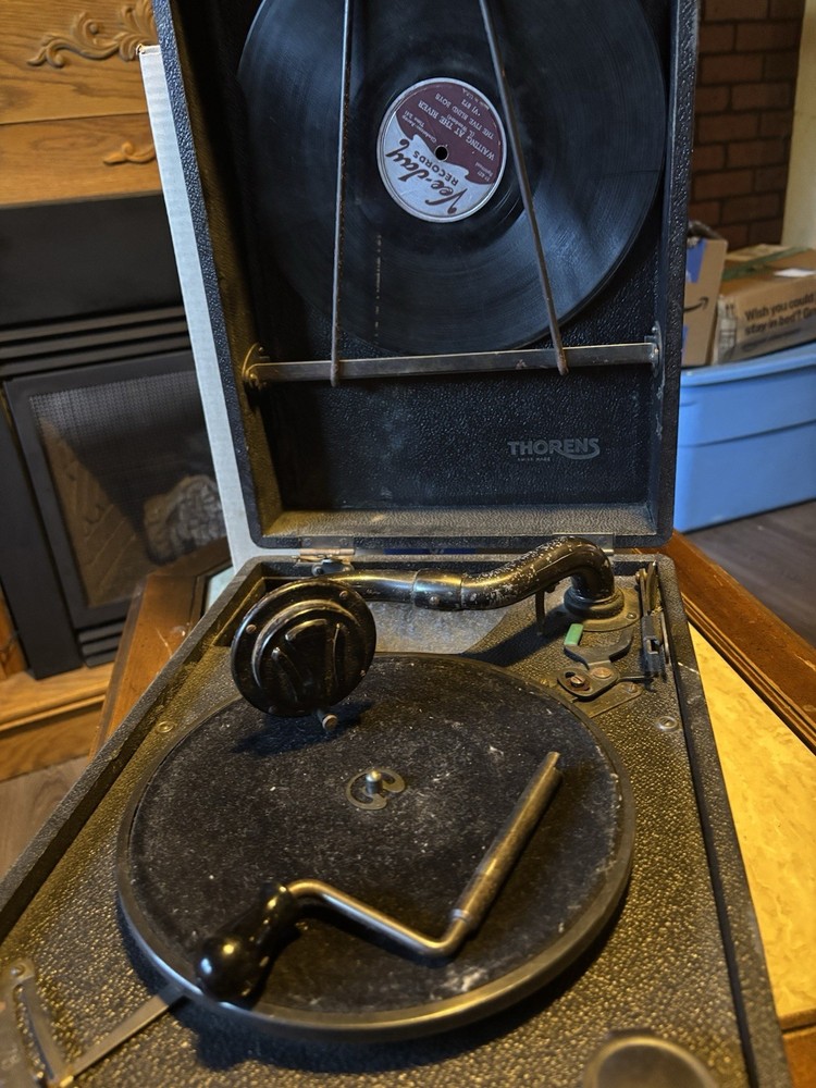 Antique Thorne Gammaphone Record Player-portable mode