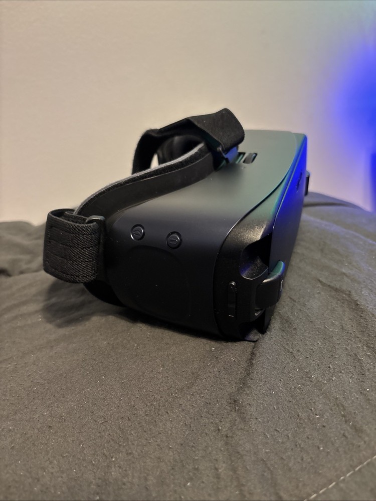 Samsung Gear VR Oculus Virtual Reality Headset Smartphone Gaming