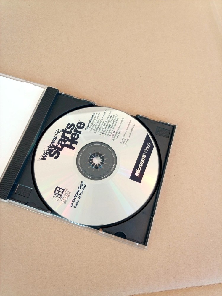 Vintage CD - Microsoft Windows 98 Starts Here