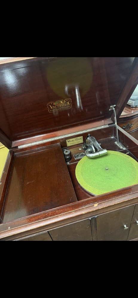 Victrola/Wurlitzer Record Player