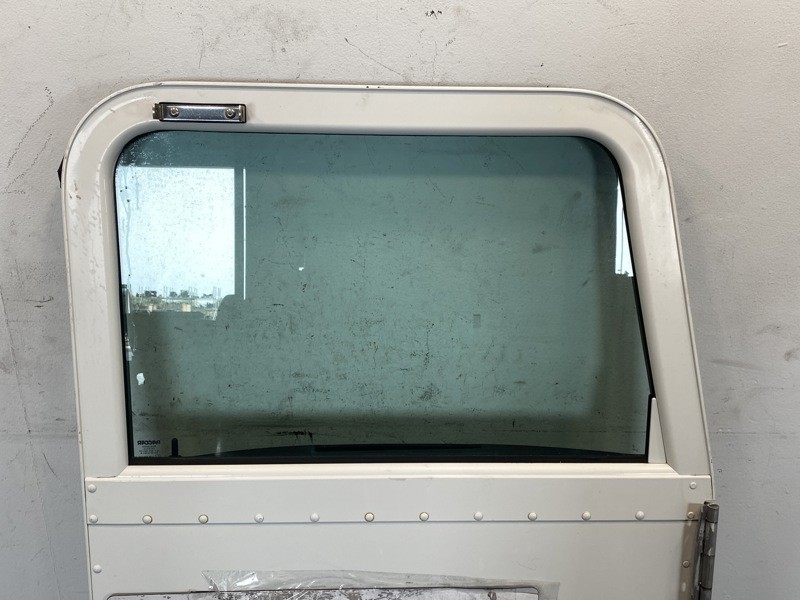 2009 Peterbilt 335 Door (606-13973)