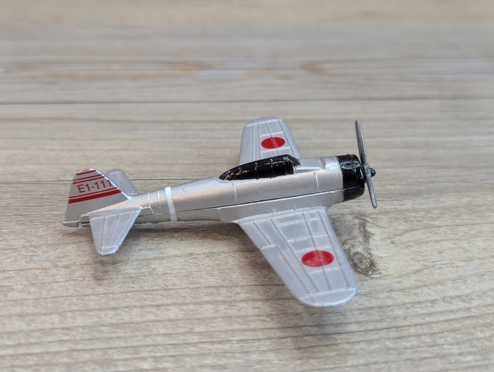 Der Grune Punkt E1-111 Japanese Zero Silver Diecast Propeller Airplane Model