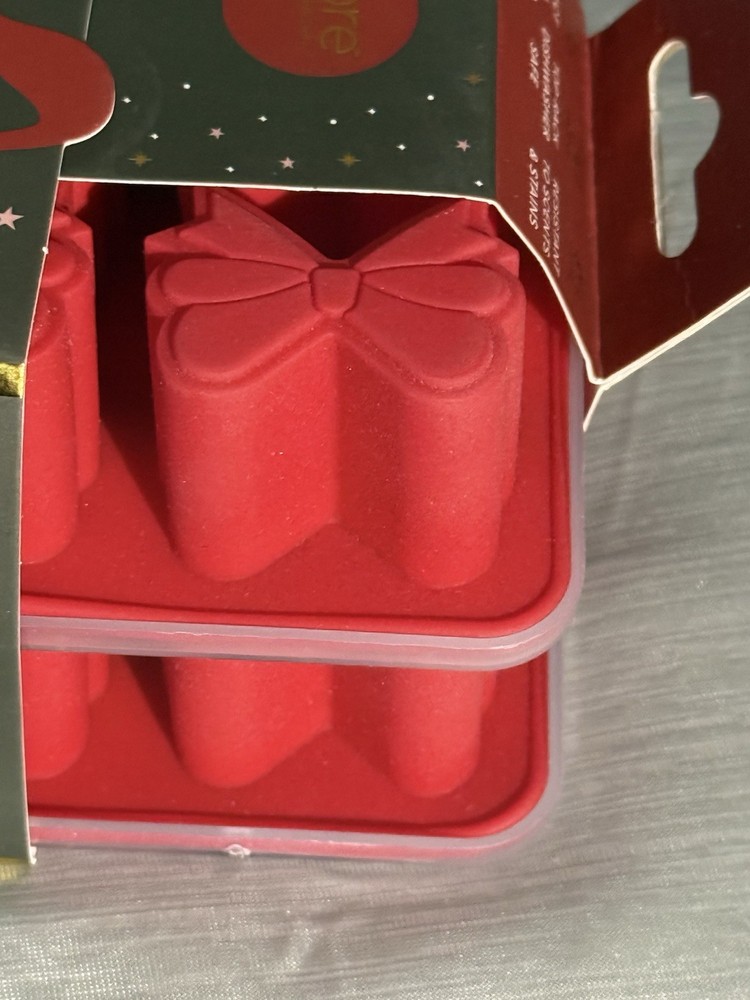 2pk Printed Lids/Bow Ice Tray by Core (24 Bow Molds)