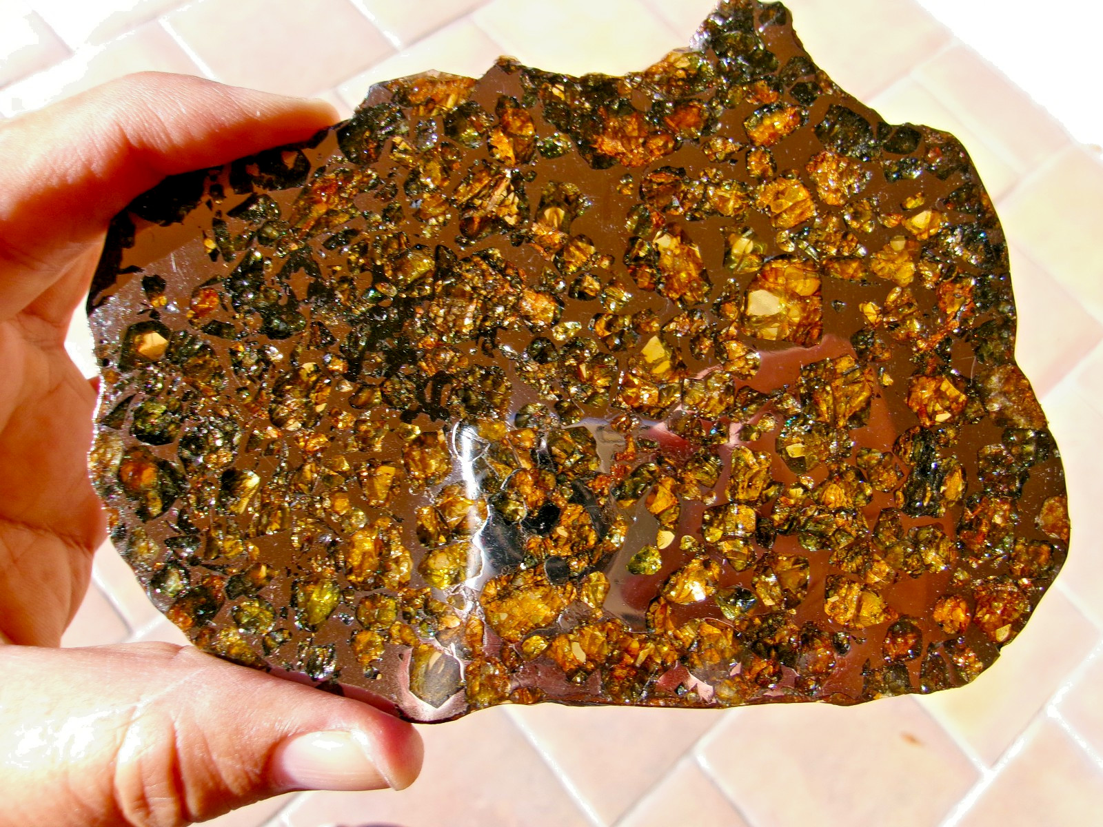 132.90 gram - SEYMCHAN METEORITE - With Glowing Olivine - in Glass Display Case
