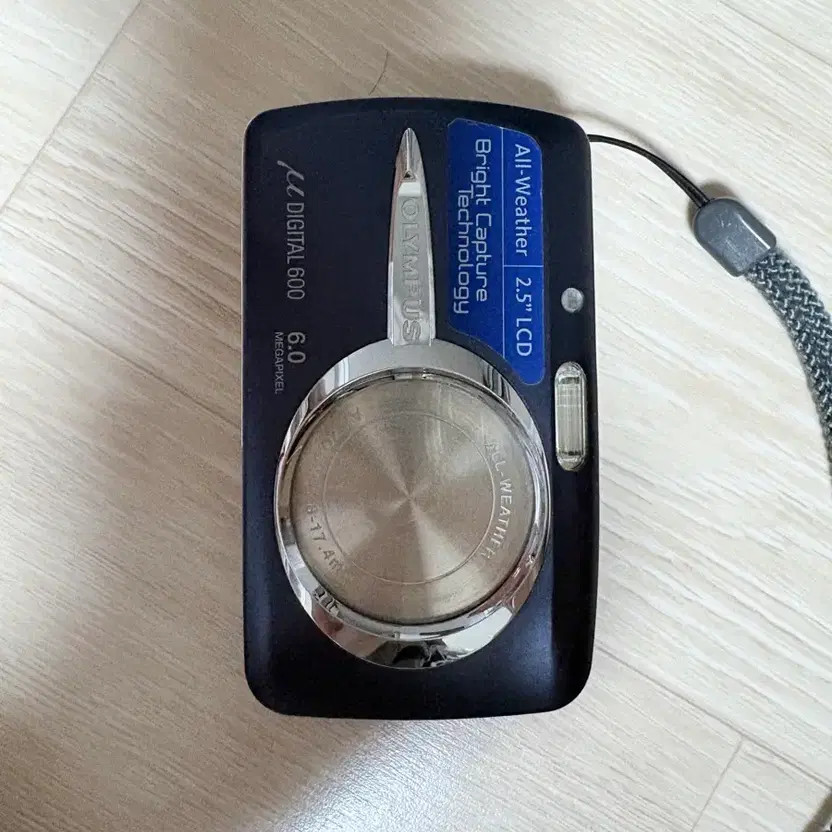 Olympus μDigital 600 Camera with XD Card Reader