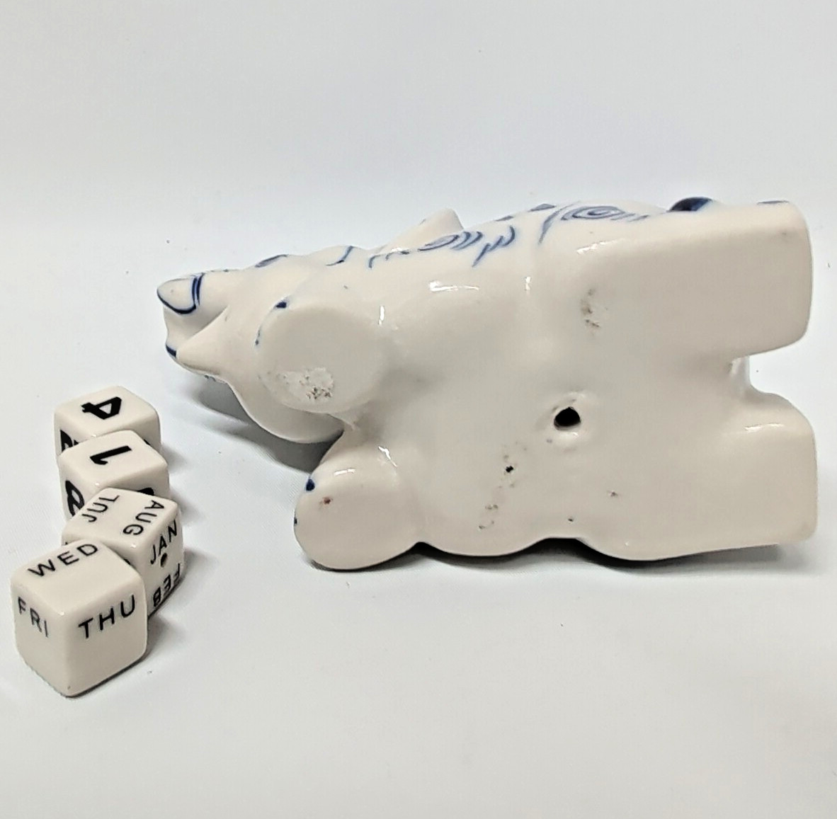 Ceramic ELEPHANT w/ PERPETUAL CALENDAR Blue Thailand - 3.5" Long x 2.5" Tall