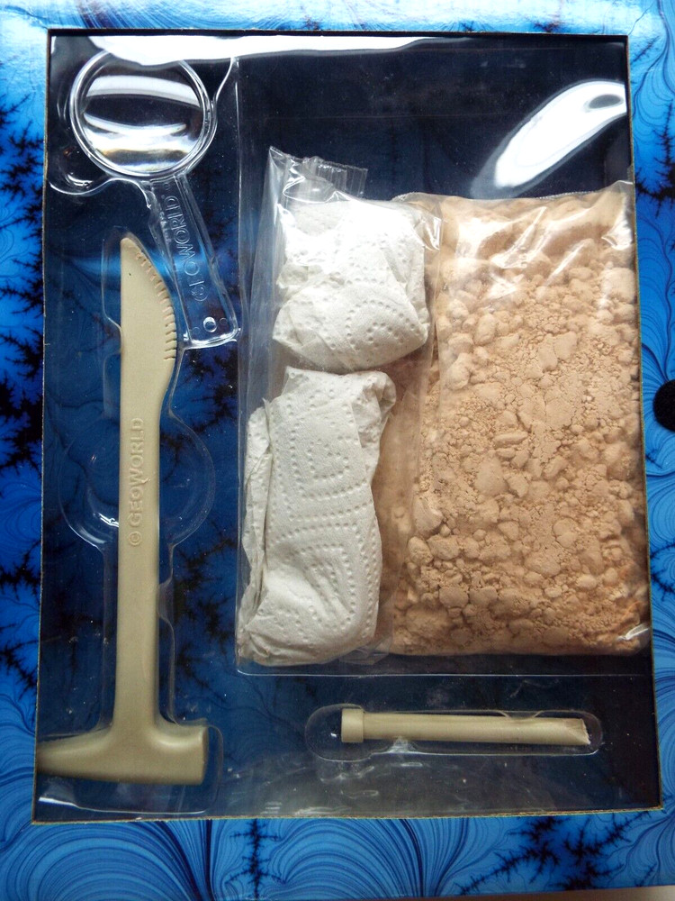 GEODES MINING KIT...EDU SCIENCE...DIG AND DISCOVER TREASURES