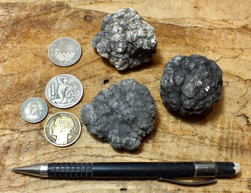 Howlite - calcium silicoborate nodule set