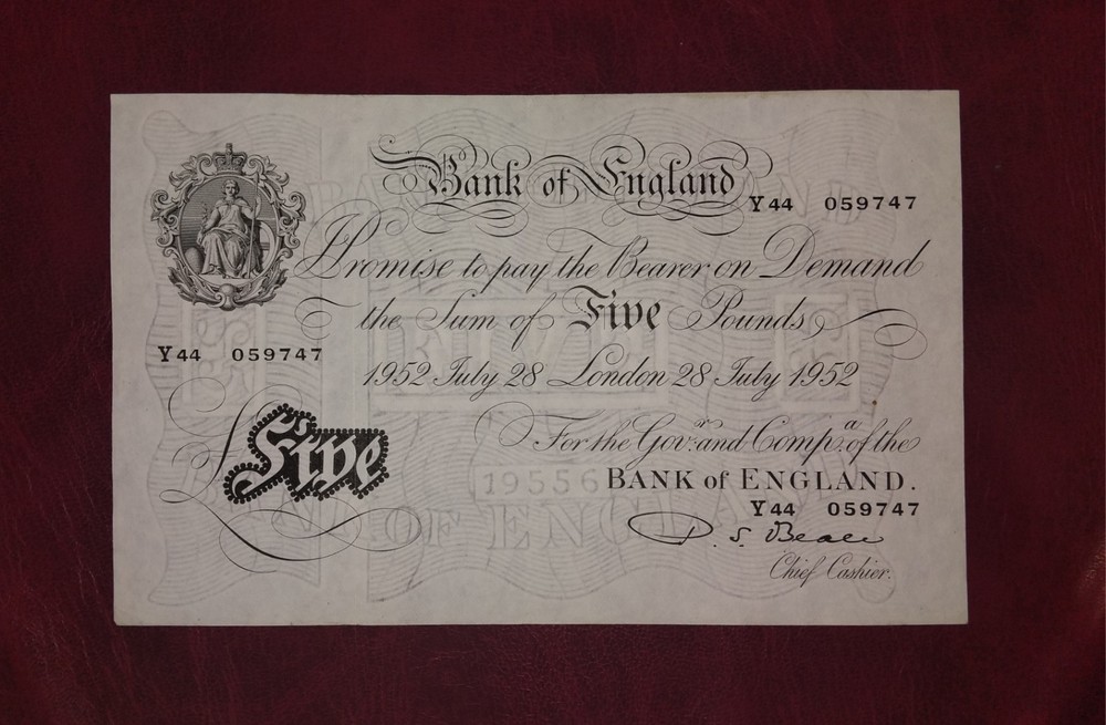 England 5 £  banknote, 1952year,good condition