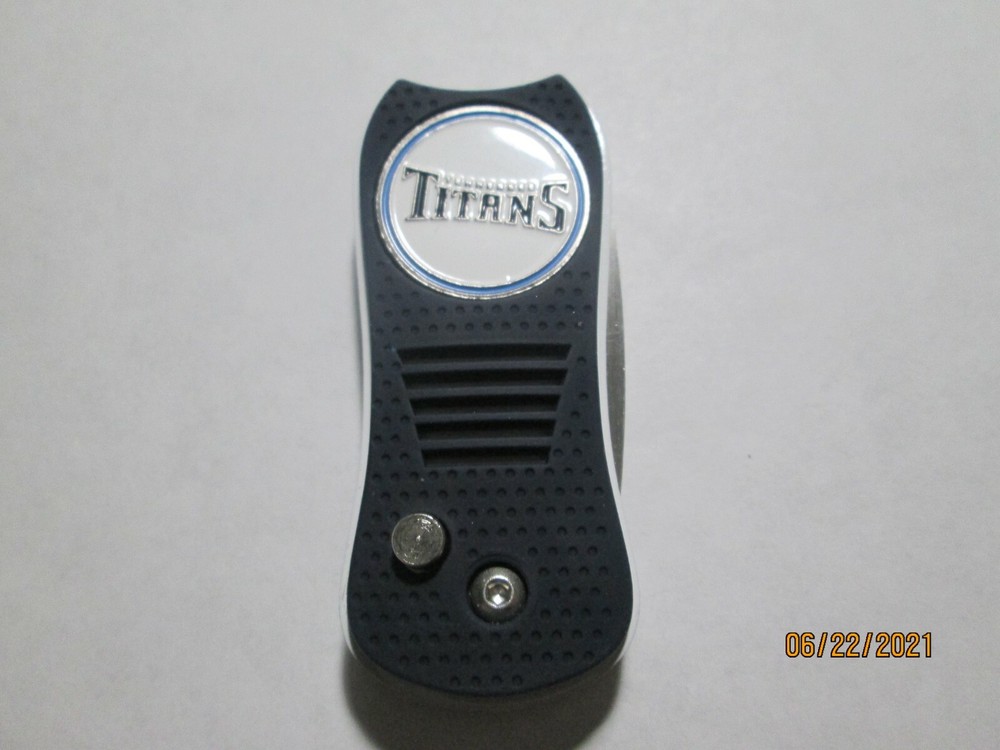 Tennessee Titans 2 Sided Golf Ball Marker w/Switchfix Switchblade Divot Tool