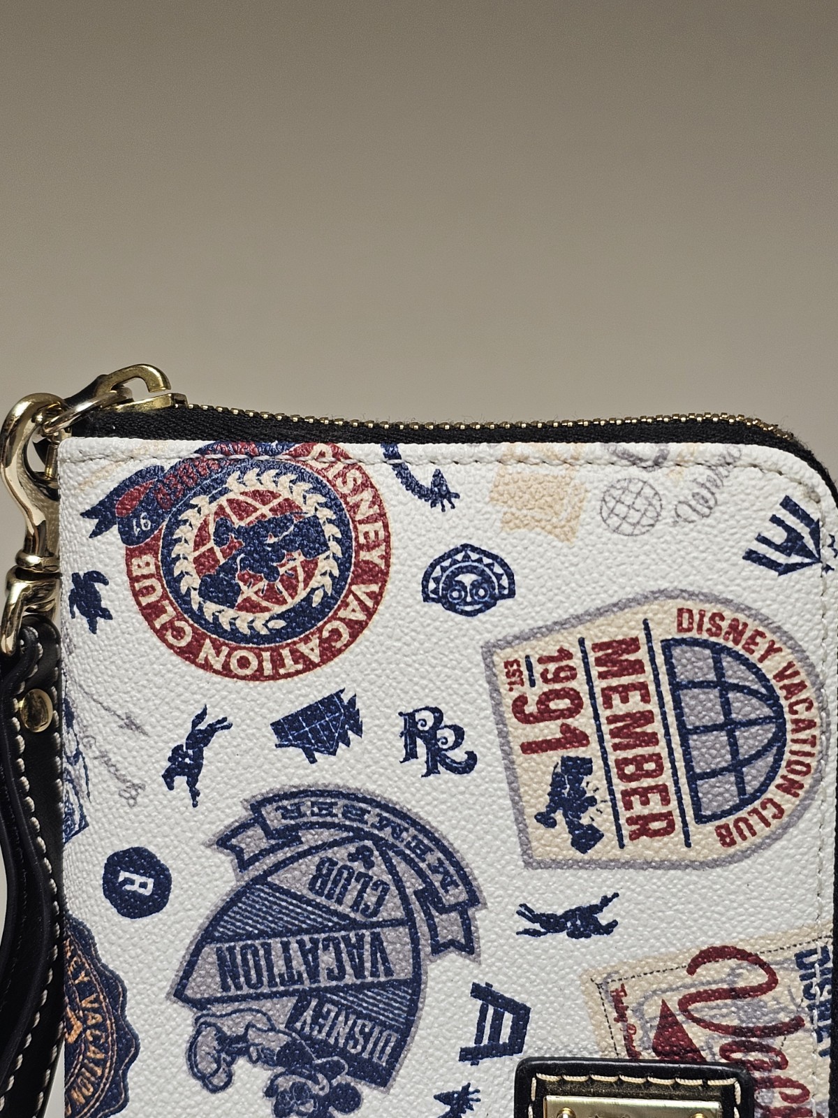 DVC Disney Vacation Club Dooney & Bourke Wallet Wristlet