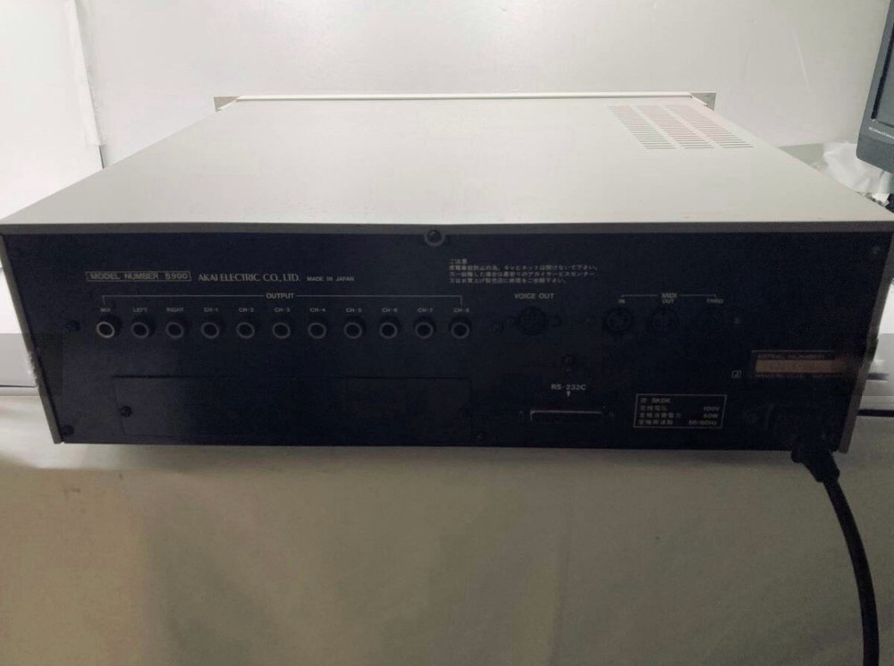 Akai S900 Professional Midi Digital Sampler Vintage 12-Bit