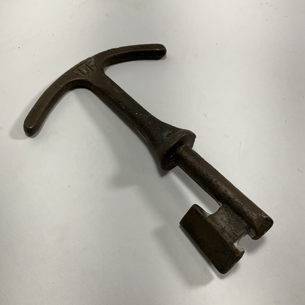 Bronze “DF” Water Box Service Key