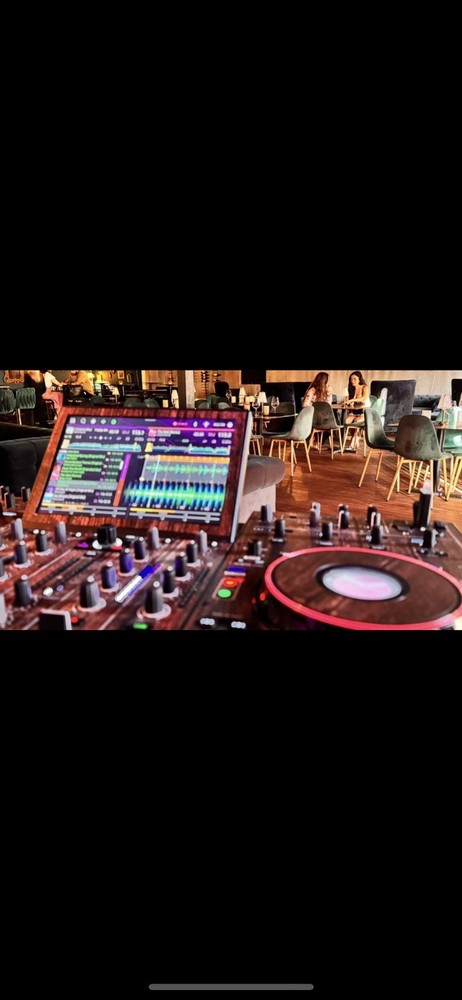 Denon Prime 4+ Controller + Decksaver Mint condition