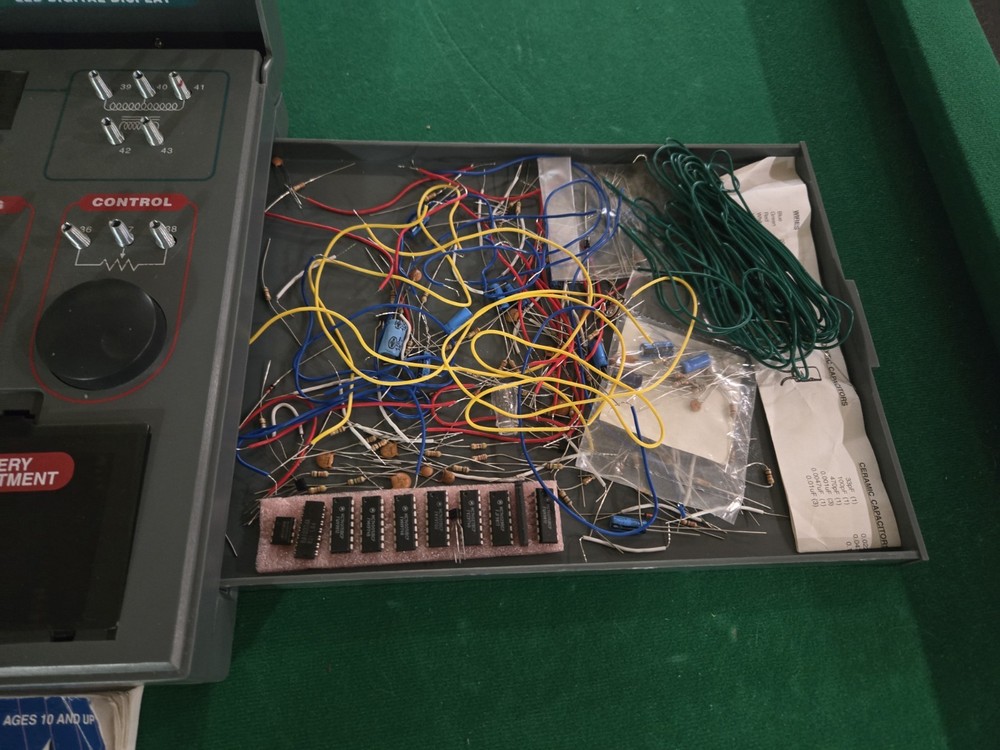 Young Scientist 320 Project Lab Electronics Radio Mixed: Used