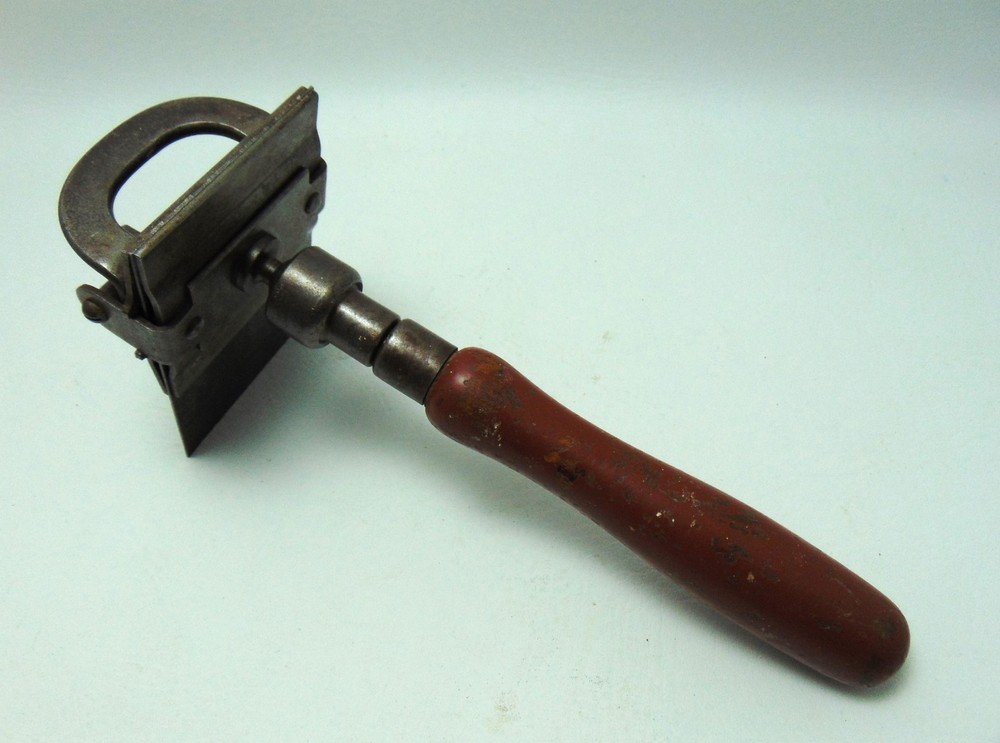 1906 DIKEMAN ADJUSTABLE CABINET SCRAPER WITH GOOD BLADE