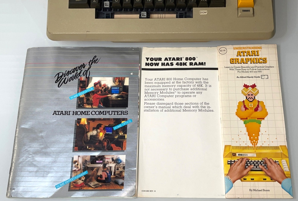 Atari 800 Home Computer with 48K RAM & Guide/Instructions - Missing Keycaps 💻
