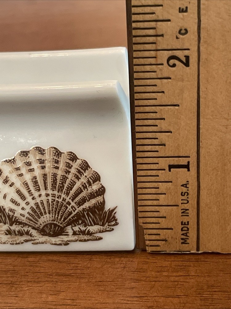 The Indispensable Dispenser Toothpaste Squeezer Germany with Shell Design Beach
