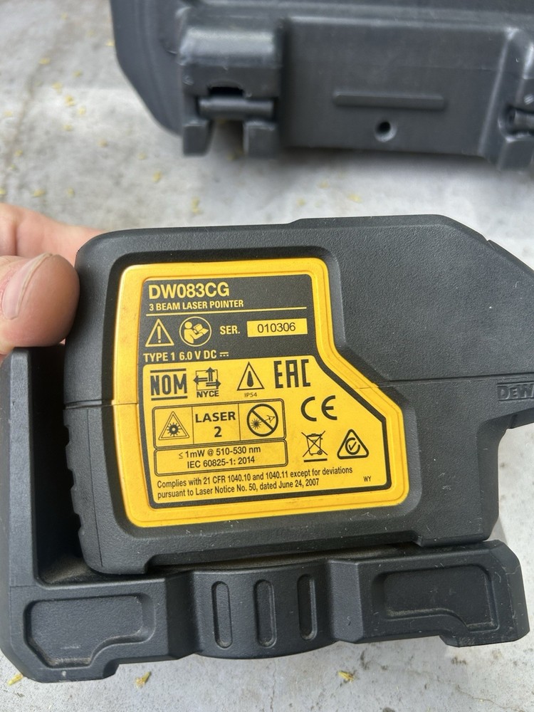 DEWALT DW083CG 3 Beam Green Laser Pointer Self-Leveling IP54 with Case